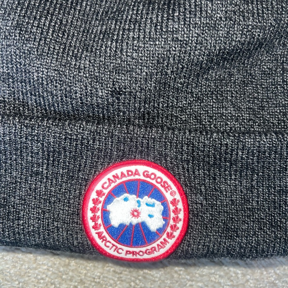 Canada Goose Arctic Beanie - Picture 6 of 7
